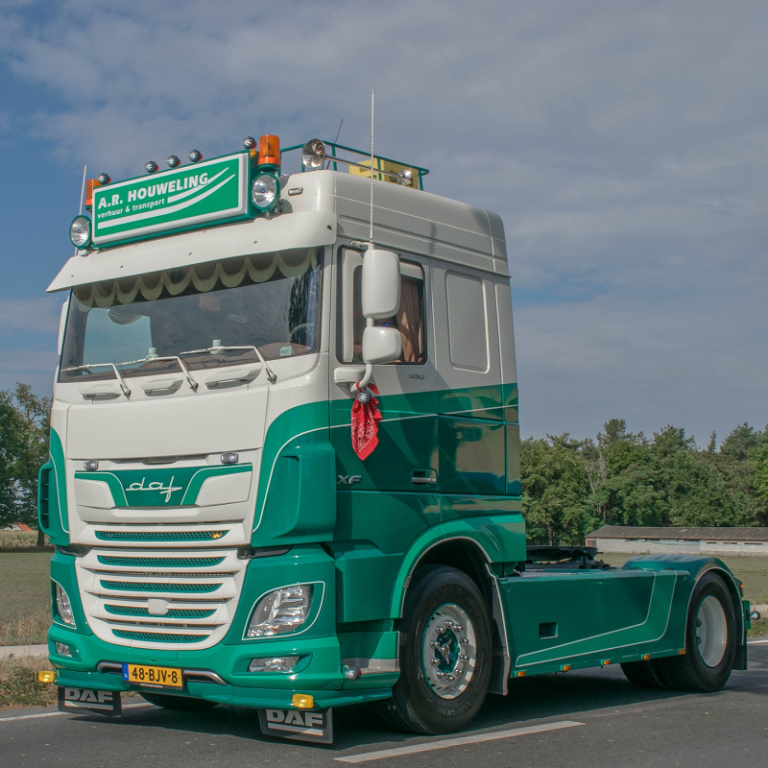 DAF truck with clear glass Double Dutch on the grille