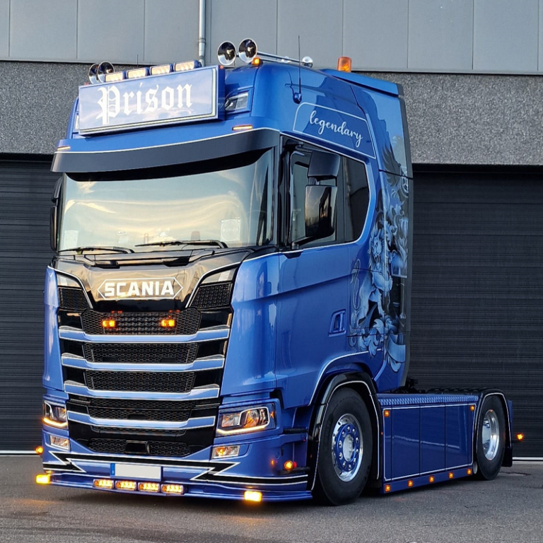Scania Next Gen truck with orange glass Double Dutch on the grille