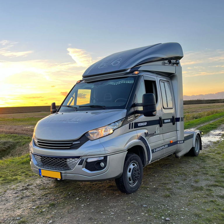 Iveco Sprinter with a stainless steel air horn