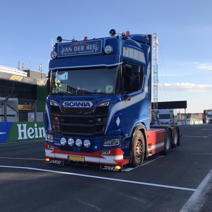 Scania Next Gen vrachtwagen met een RVS luchthoorn op circuit van Zandvoort