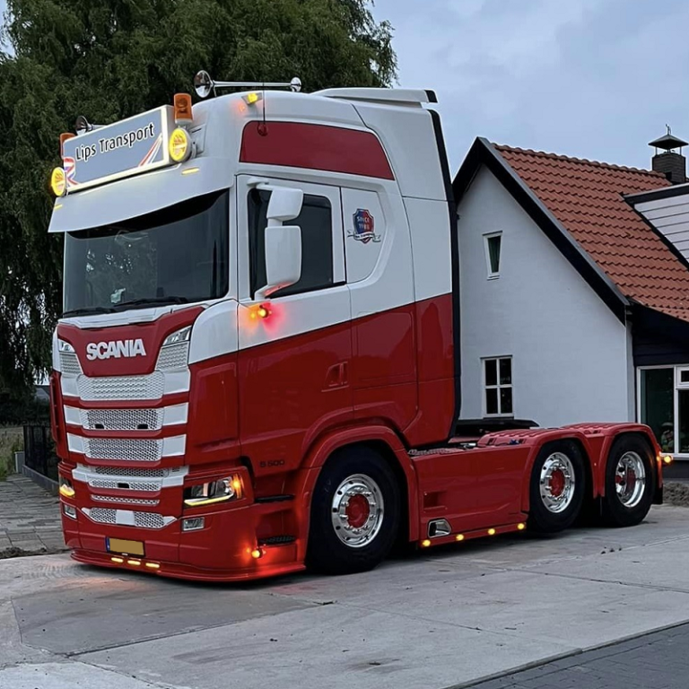 Scania Next Gen truck with a stainless steel air horn