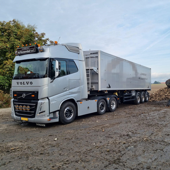 Volvo FH5 vrachtwagen met vierkante / classic lichtbak - Nedking LED lichtbak 130x30cm - EAN: 6090432523592