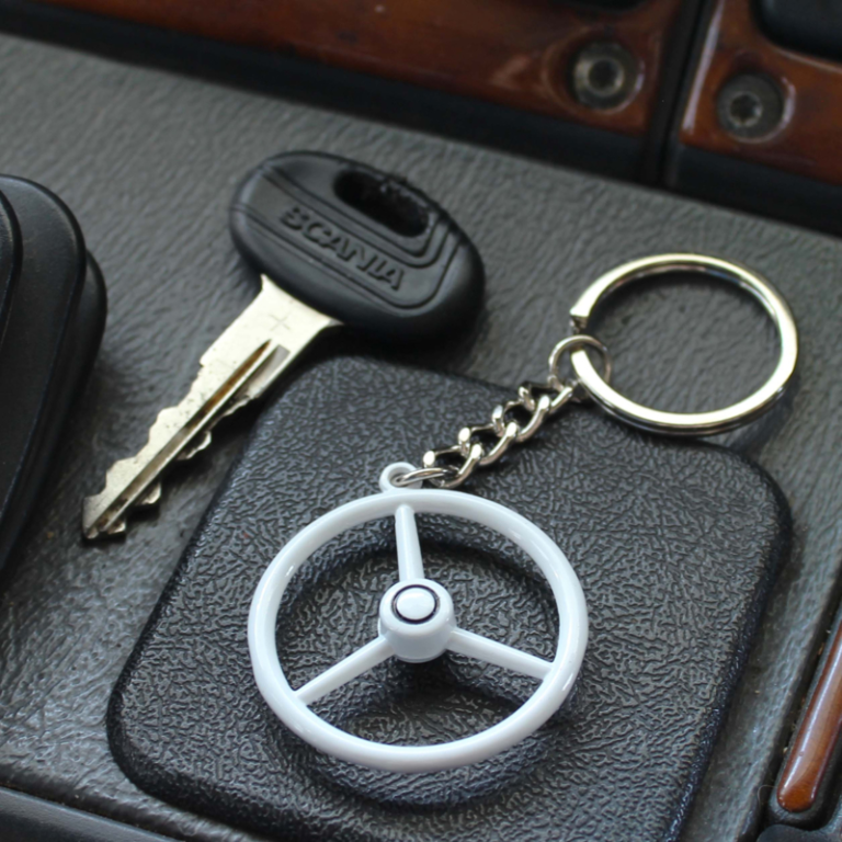 Old-school keychain with 3-spoke steering wheel and horn cap - Nedking brand keychain - EAN: 6090550054053