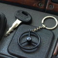 Oldskool sleutelhanger met 3 spaak stuur en toeterdop - sleutelhanger van het merk Nedking - EAN: 6090550035083