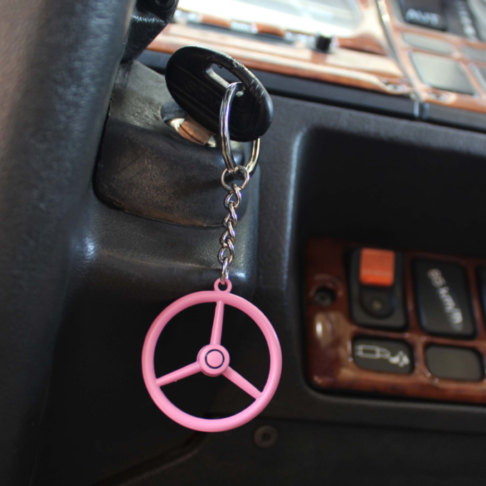 Oldskool sleutelhanger met 3 spaak stuur ROZE - sleutelhanger van het merk Nedking - EAN: 6090549928938