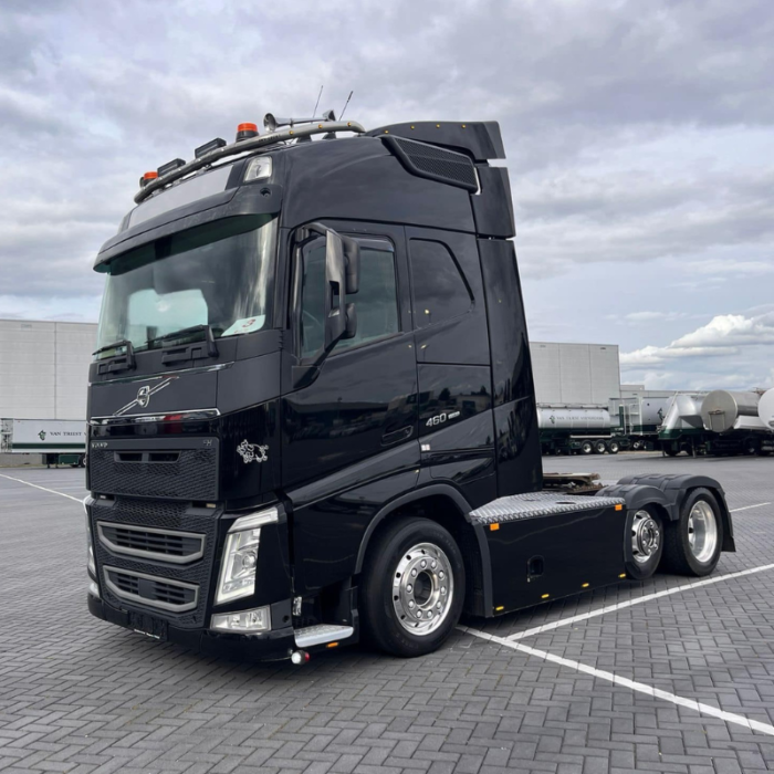 TN-012322 montiert an einem Volvo LKW