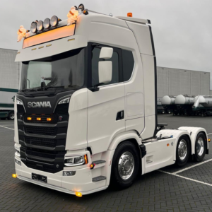 TN-015622 montiert auf einem Scania-Lkw