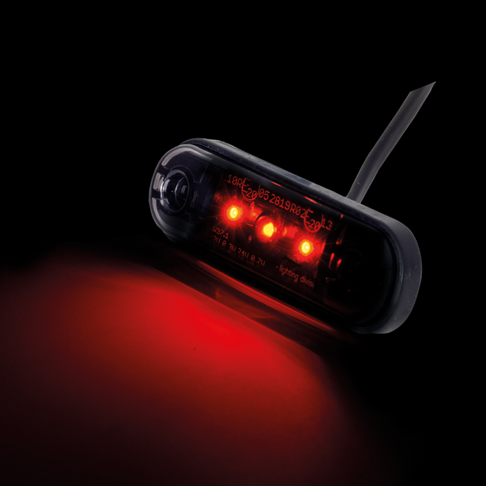 Strands Dark Knight LED markeringslamp ROOD - 3 LED contourverlichting die geschikt is voor 12 en 24 volt gebruik - EAN: 7323030187118