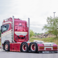 Scania vrachtwagen met diverse soorten Strands verlichting