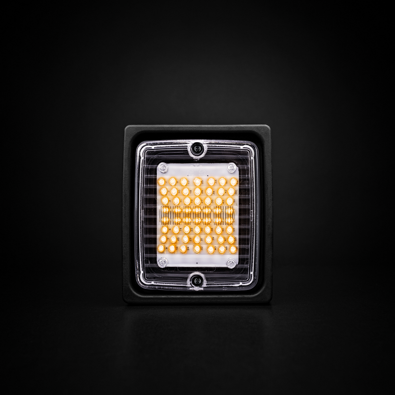 Strands IZE LED achterlicht met flitser functie - achterlicht Deense bumper die geschikt is voor 24 volt / vrachtwagen gebruik - Strands 800115 - EAN: 7323030001261
