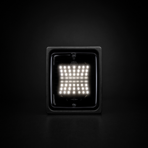 Strands IZE LED achterlicht met achteruitrijlicht functie in Dark Knight uitvoering - achterlicht Deense bumper die geschikt is voor 24 volt / vrachtwagen gebruik - met ECE R23 keurmerk - Strands 800634 - EAN: 7323030187903