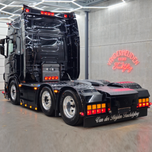 Scania Next Gen LKW mit diversen Zusatzlampen – hergestellt von van der Heijden Truckstyling aus Boxtel