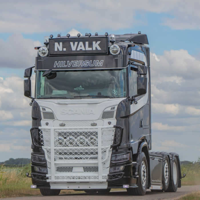 Scania Next Gen vrachtwagen met diverse extra lampen - gemaakt door van der Heijden Truckstyling uit Boxtel