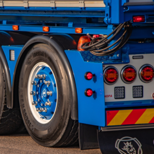 Truck side skirt with LED width lamp