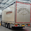 Vrachtwagen achterbumper met LED breedtelamp