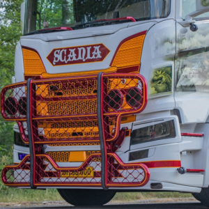 Scania vrachtwagen uit Denemarken met LED breedtelamp van het Zweedse merk Gylle