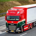 DAF XF 106 vrachtwagen met voorloopas met 4 Hadley toeters op het dak