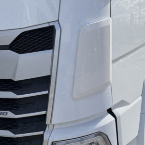 Schmutzabweiser an einem DAF-LKW montiert