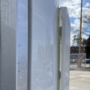 Schmutzabweiser an einem DAF-LKW montiert