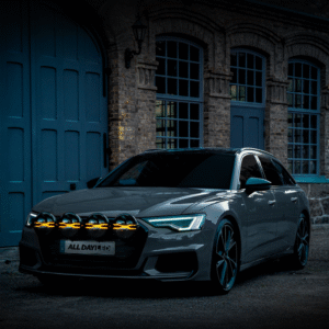 Dragon 9" verstraler gemonteerd op een Audi
