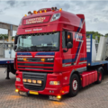 Rood toplicht gemonteerd op een DAF vrachtwagen
