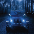 Black Magic Edgeless Cube 2.7 gemonteerd op een Jeep