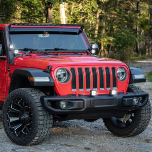 Black Magic Edgeless Cube 3.2 gemonteerd op een Jeep