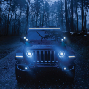 Black Magic Edgeless Cube 3.2 gemonteerd op een Jeep