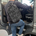 Rugzak Deens Design - GRIJS - oldskool look - rugzak met echt Deens Pluche - verstelbaar -speciaal voor liefhebbers van Deens Pluche - Nedking